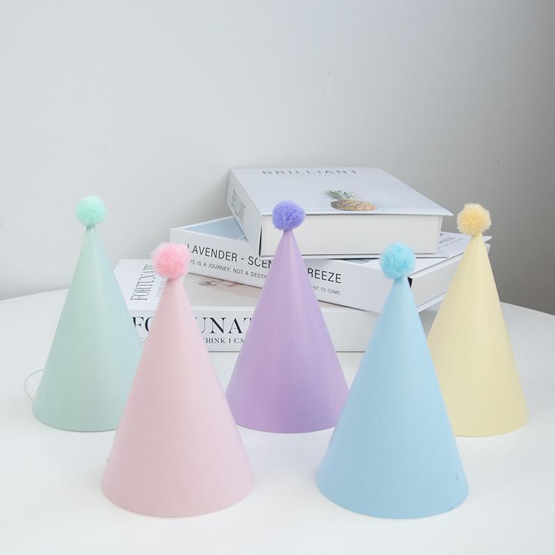 5個、6個、9個、12個入りの、ポンポン付きの軽量紙製コーン - Party Hat Cone のレビューと価格